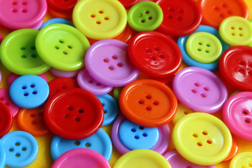 sustainable buttons from plastic waste